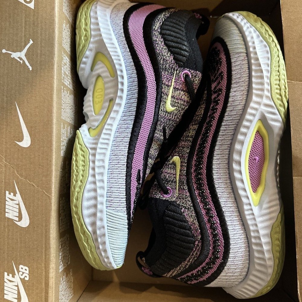 NIKE Women’s Size 9.5 Nike Cosmic Unity 3 Low Rush Fuchsia Lemon Twist - Picture 2 of 5